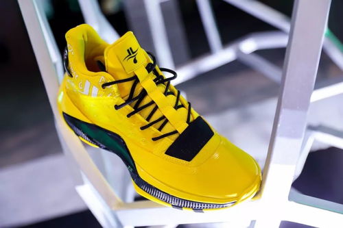 广州SneakerCon惊现“神鞋”！球鞋爱好者上演排队围观热潮