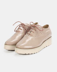 复古与潮流的碰撞 绑带松糕底尖头绅士鞋的魅力解析